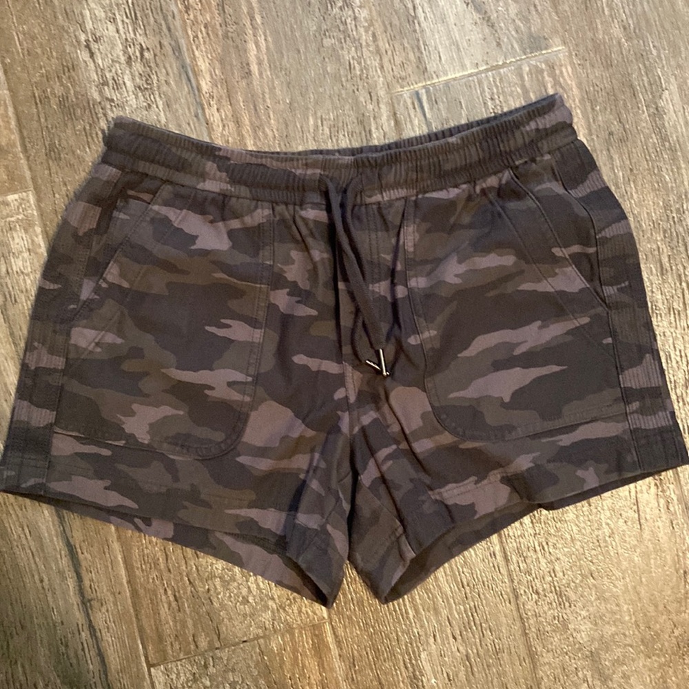 NEW athleta Farallon camo short